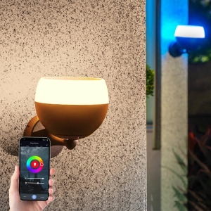 Slimme solar wandlamp orion op zonne-energie - bedienen via de smart life app